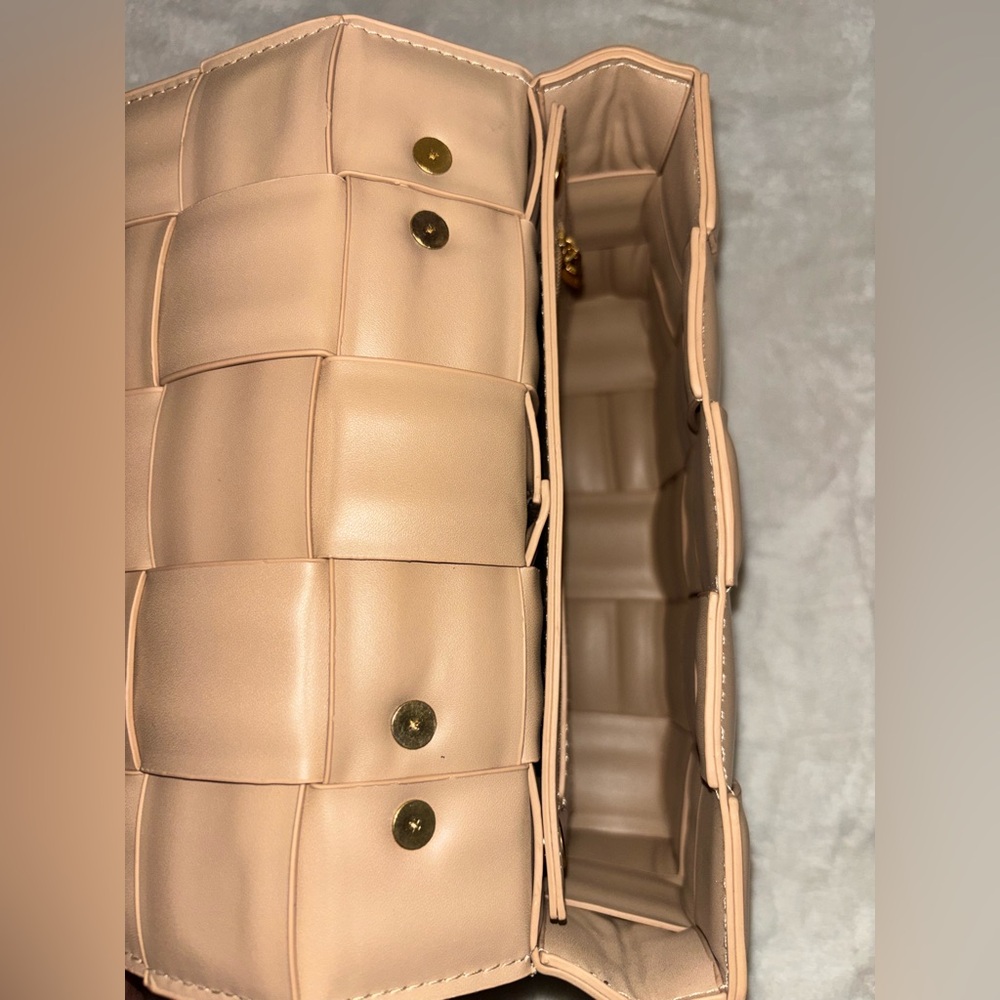 Elegant Tan Woven Chain Bag - Picture 4 of 5